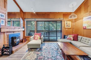 Modern and sleek Light-filled Studio - 3 minute walk to village center! Creekside Condo 110 condo